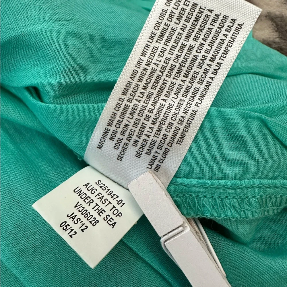 Old Navy Flutter Sleeve Blouse with Heart Graphic in Green Size Small 6 7 Girls